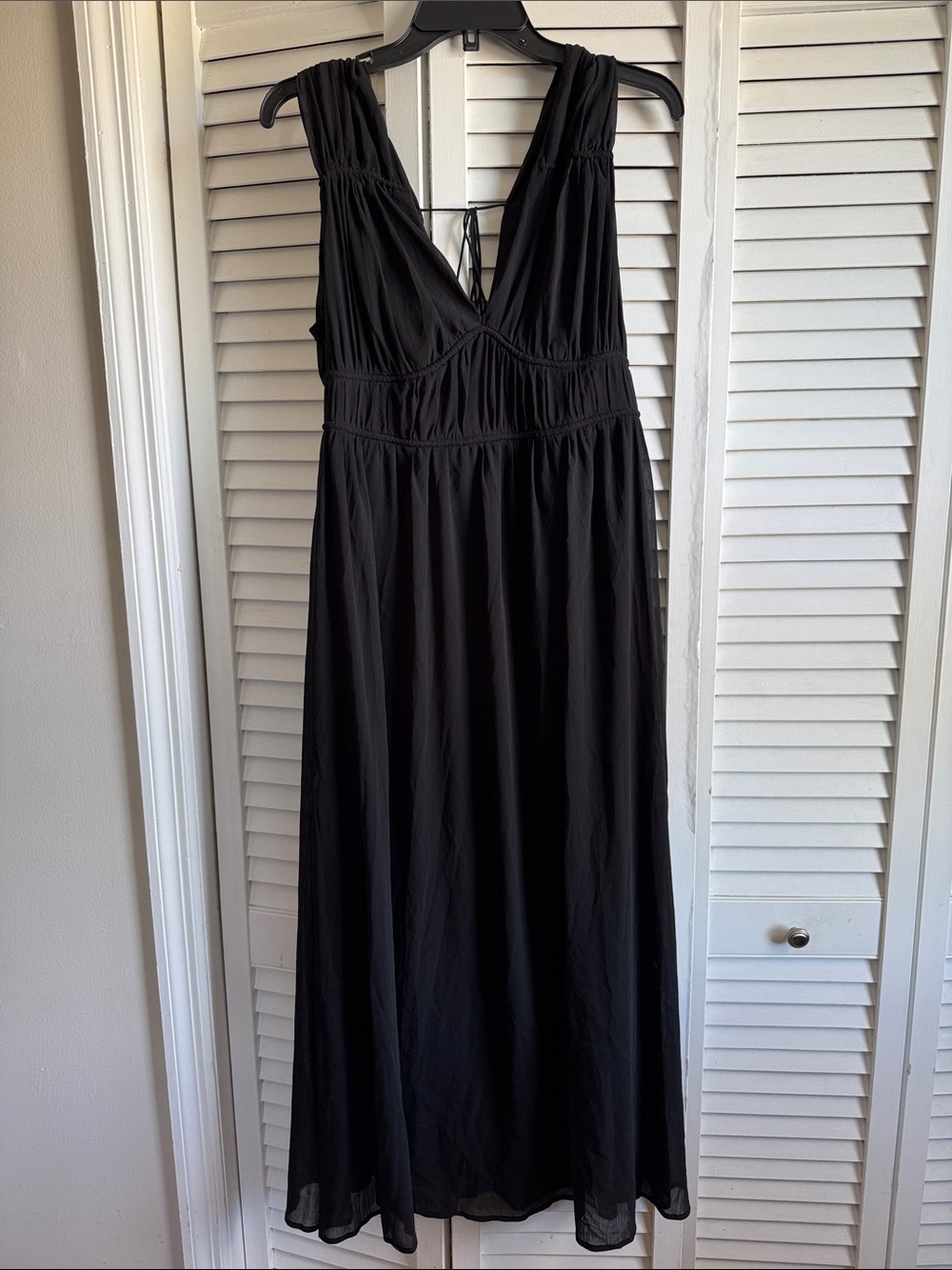 H&M Black Sleeveless V-Neck Maxi Dress